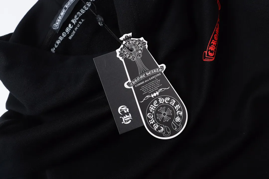 M13—P210 -Chrome Hearts/Chrome Hearts printed sweatshirt cardigan jacket -420 grams of high-density, high-quality wool, soft, delicate and skin-friendly, soft and silky to the touch, warm and skin-friendly -The hardware and zipper accessories are all customized and full of details -Colour: black -Size: S M L XL